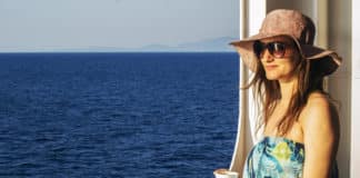9 Tell-tale Signs of a First-Time Cruiser Female cruise ship passenger