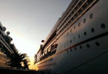 15+ Convenient Mobile “Park and Cruise” Hotels Ships docked in port