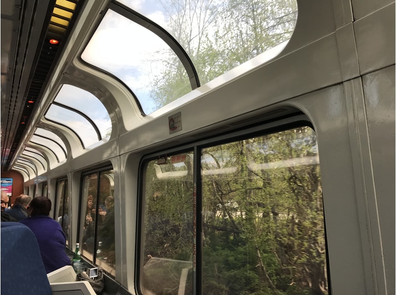 Vagón comedor del tren Amtrak