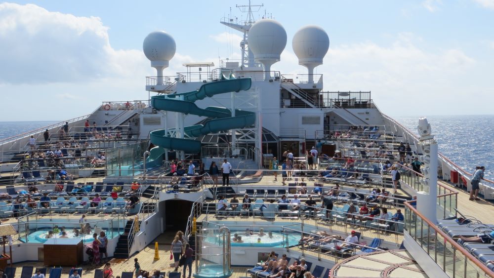 Carnival cruise pool deck