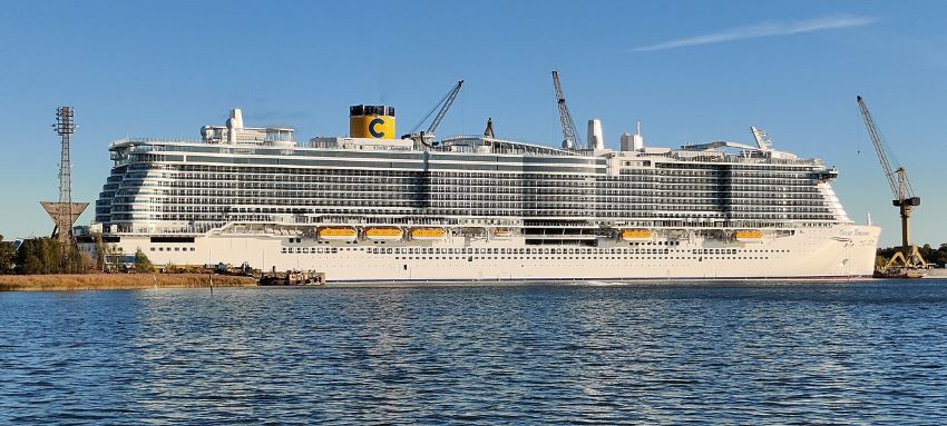 biggest british cruise ship