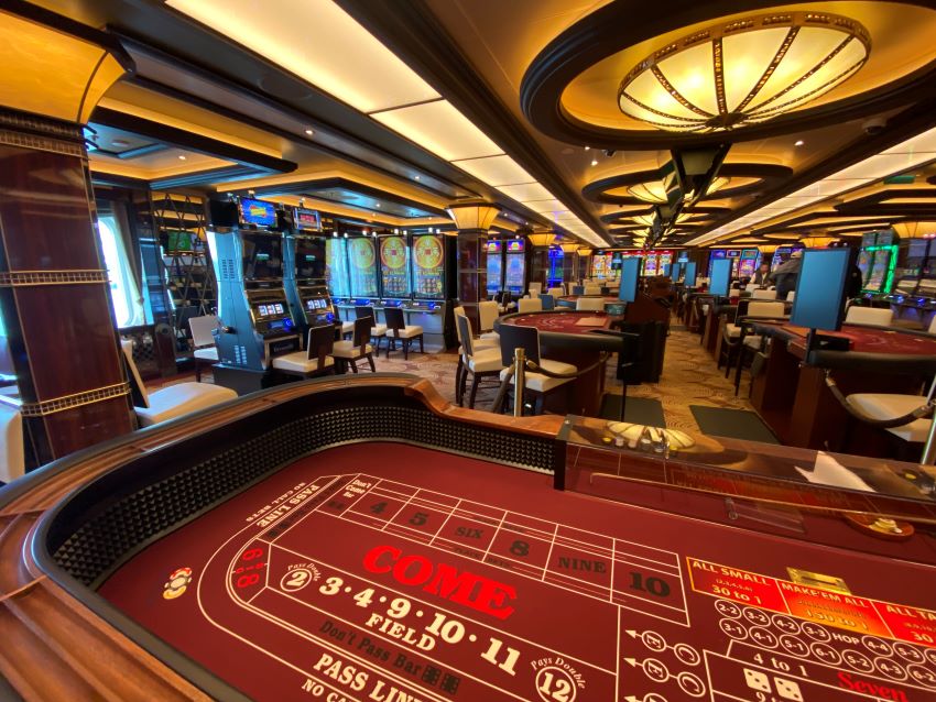do regent cruise ships have casinos