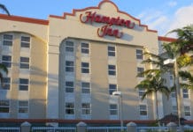 10+ Charleston Hotels with “Park and Cruise” Offers Hotel with palm trees