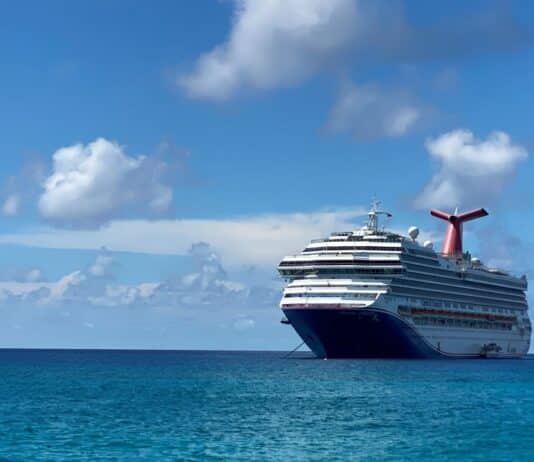 5 Everyday Things You CAN’T Wear on a Cruise