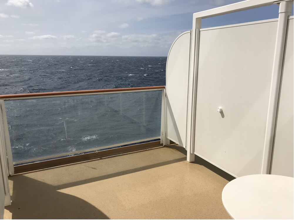 Extended balcony cabin