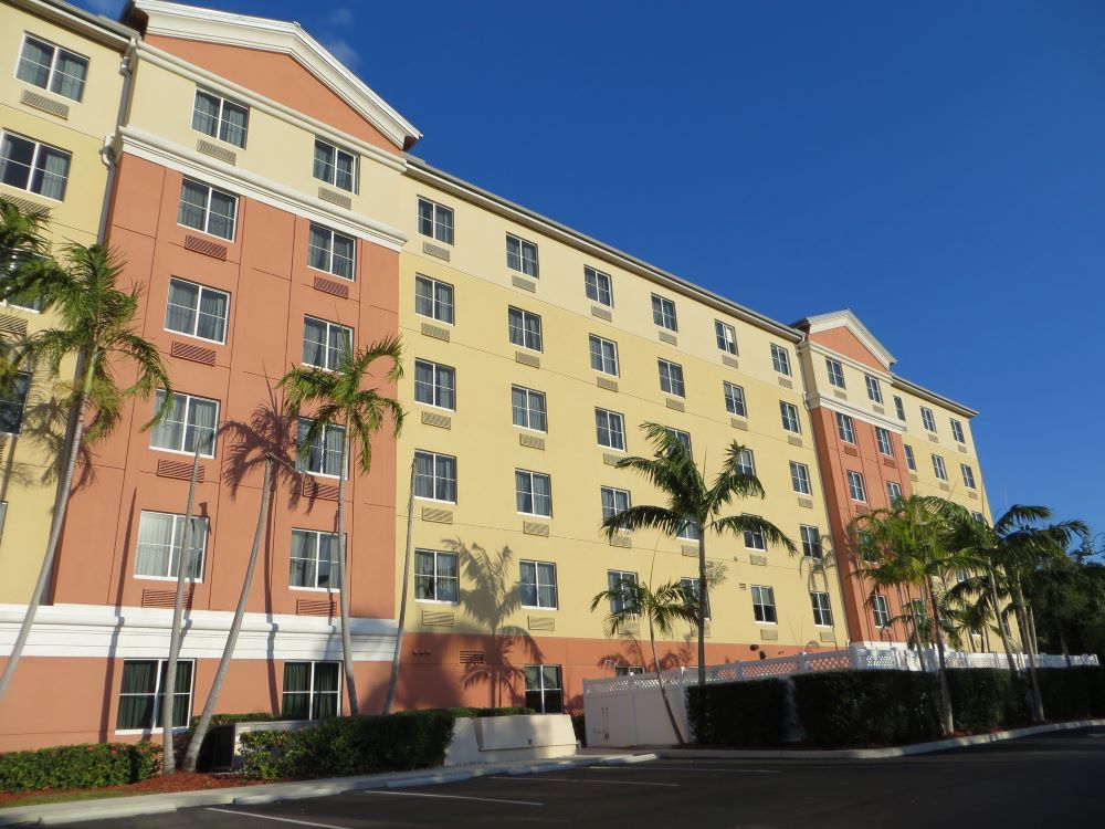 Inexpensive hotel in Fort Lauderdale for cruise