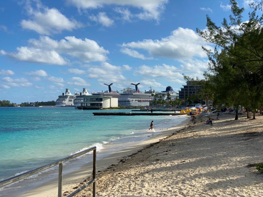 cruise ship dock bahamas