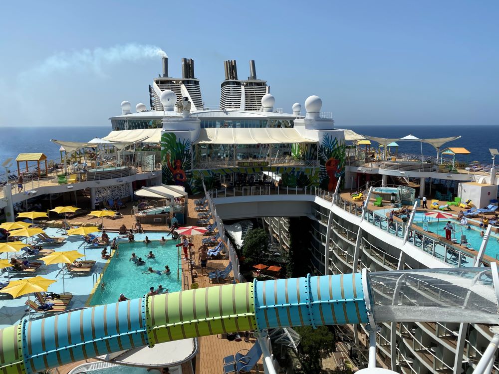 Oasis of the Seas pool deck