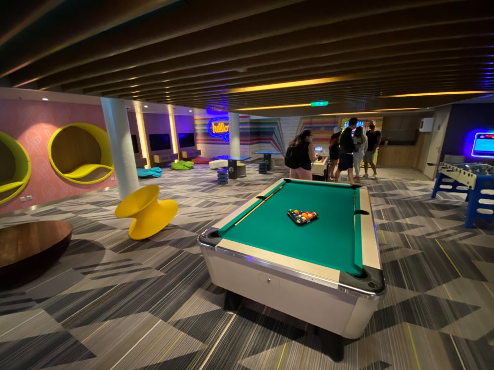 Teen hangout area on Oasis of the Seas