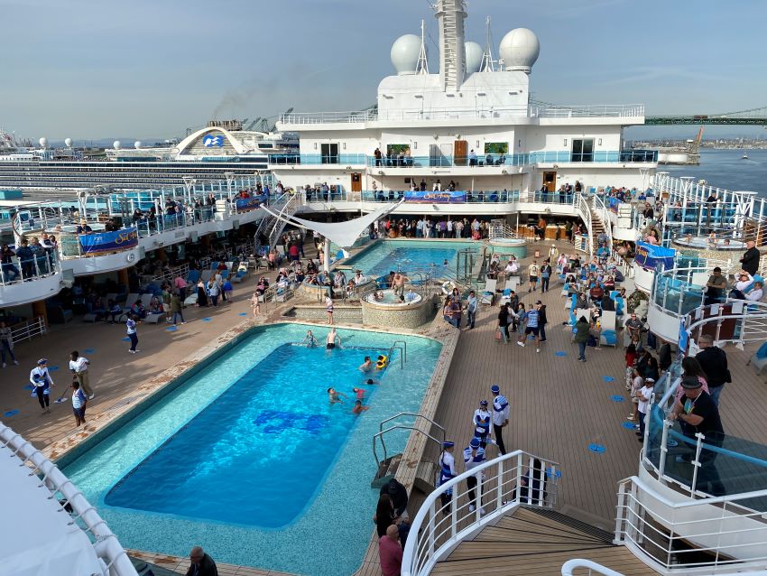 Pool deck on Discovery Princess