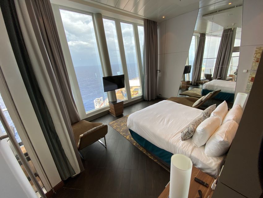 cruise boat room