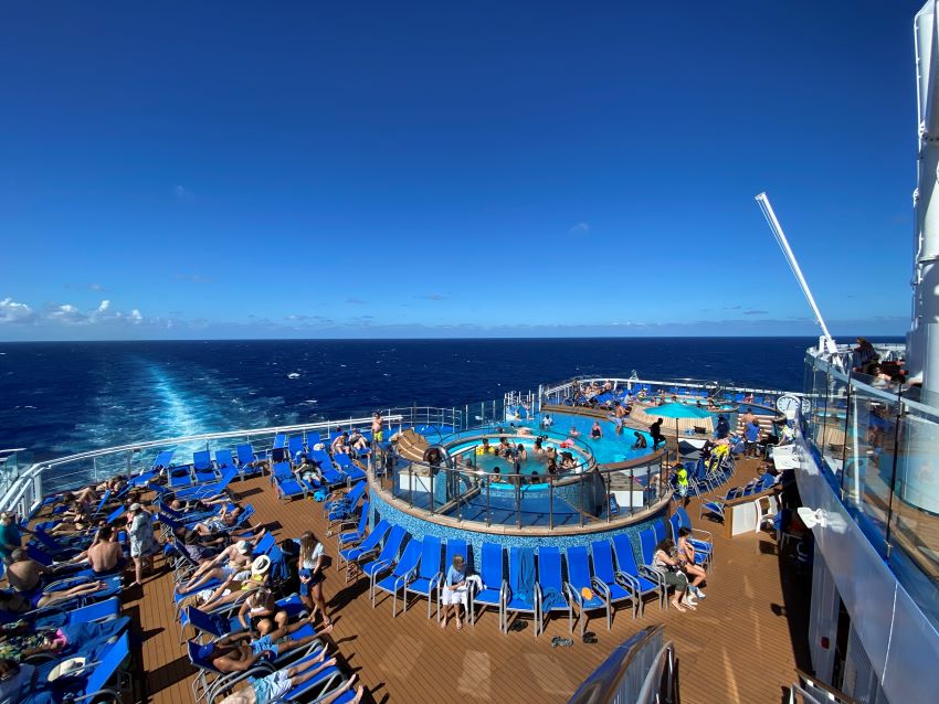 What Should I Wear on a Cruise? A Guide to Cruise Line Dress Codes