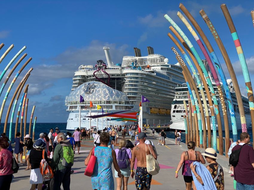 Wonder of the Seas in CocoCay